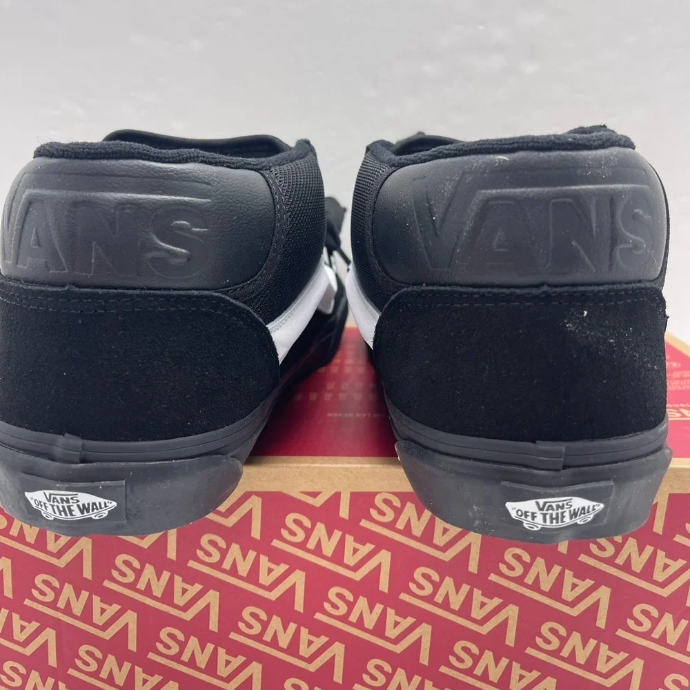 Vans Men’s 11.5 Knu Mid
Black/Black/White
VN000CQ9B8C Sneakers - Picture 10 of 16